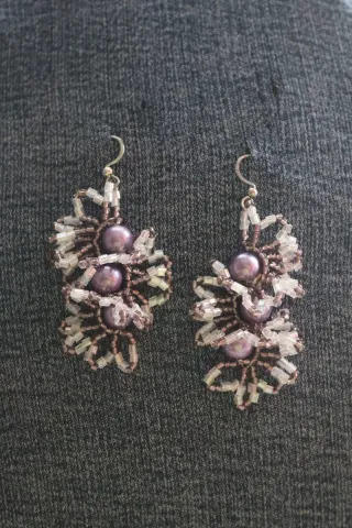 Pendientes artesanales verdes y plateados