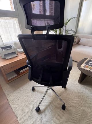 Silla de oficina ergonómica negra