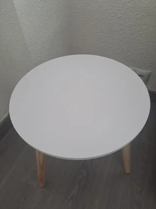 Mesa auxiliar blanca