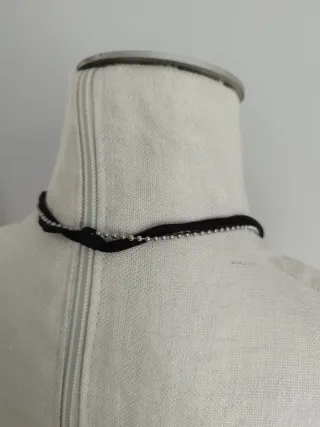Collar con colgante azul y plateado