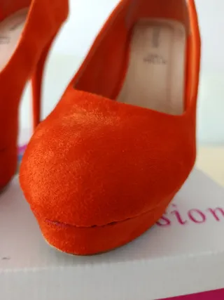 Zapatos de tacón alto naranja Farasión