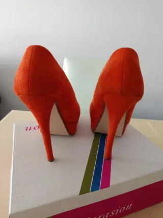 Zapatos de tacón alto naranja Farasión