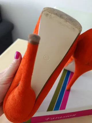Zapatos de tacón alto naranja Farasión