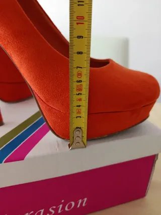 Zapatos de tacón alto naranja Farasión