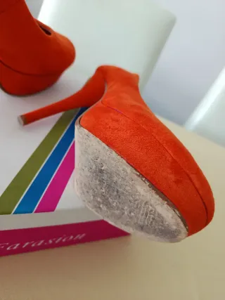Zapatos de tacón alto naranja Farasión