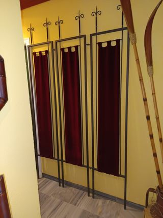Biombo hierro forjado y terciopelo negro/rojo