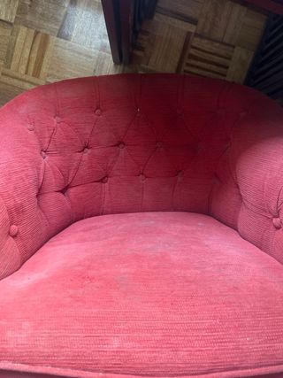 Sillon capitoné rojo antiguo