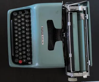Máquina de escribir Olivetti Studio 44