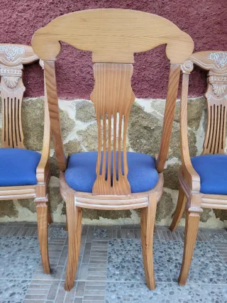 Juego de 4 sillas de comedor de madera