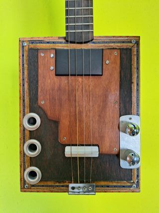Guitarra Cigar Box 4 cuerdas