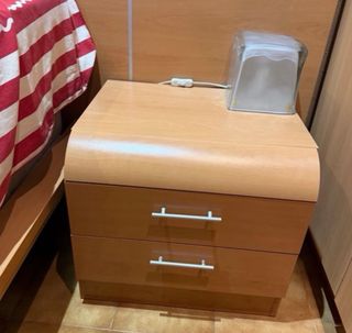 Mesitas de noche de madera 47€ las dos