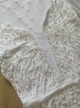 Vestido de fiesta blanco con pedrería
