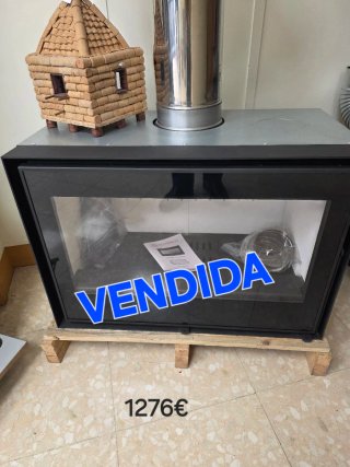 Chimenea de leña negra
