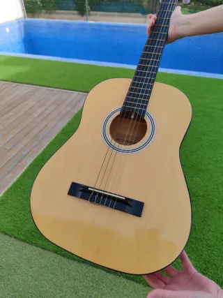 Guitarra Acústica Cahaya + Funda + reposapiés