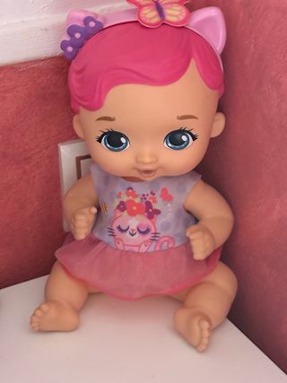 Muñeca bebé que hace pipí