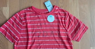 Camiseta T12 roja con rayas. NUEVA