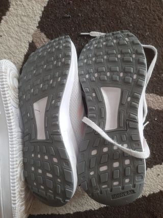 Lote Zapatillas Nike y Adidas Blancas Rosas a 5 €