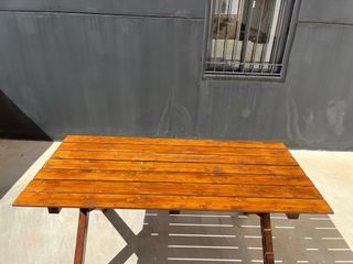 Mesa de madera para exterior