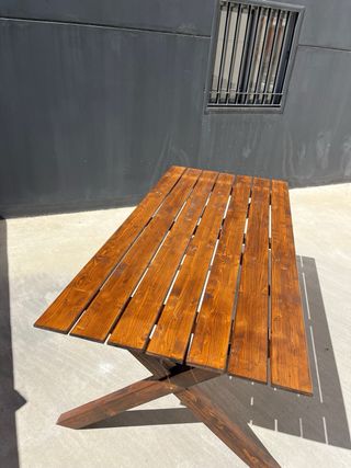 Mesa de madera para exterior