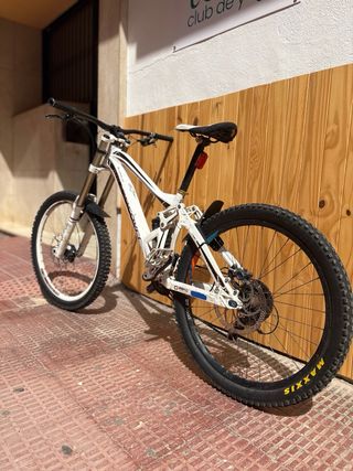 Mondraker Summum Pro Team Zero DH Bicicleta