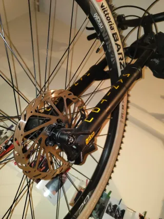 Bicicleta de montaña rockrider 720 está nueva.