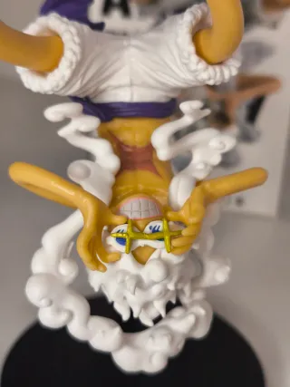 Monkey D. Luffy Gear 5 – Figure One Piece Dinamica