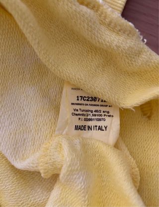 Felpa Gialla con Strappi