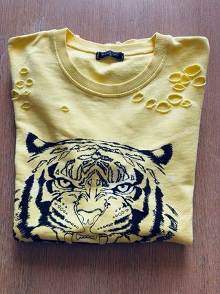 Felpa Gialla con Strappi