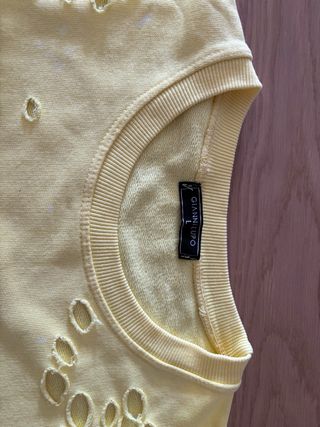 Felpa Gialla con Strappi