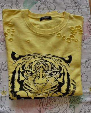 Felpa Gialla con Strappi