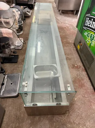 Vitrina expositora cristal y acero