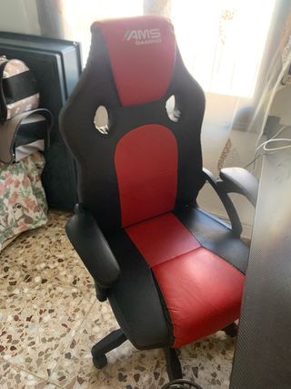 Silla y escritorio gaming