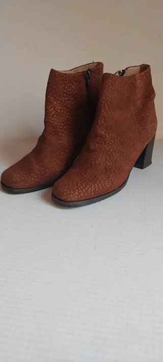 Botines Piel de Carpincho Marrones