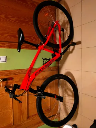 Bicicleta Rockrider ST100 Roja 27'5" de ruedas.