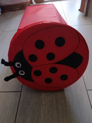 Contenitore portaoggetti rosso a forma di coccinel