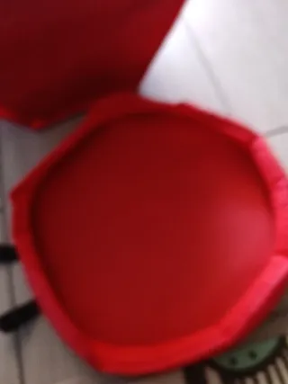 Contenitore portaoggetti rosso a forma di coccinel