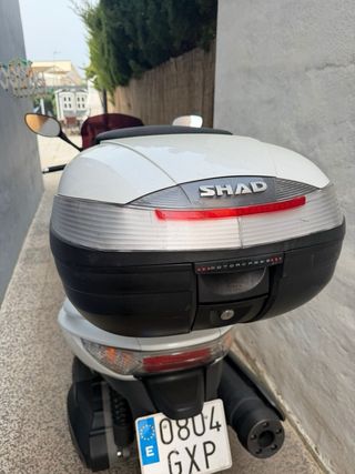 Kymco 500 Maxi Scooter Blanca