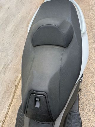 Kymco 500 Maxi Scooter Blanca