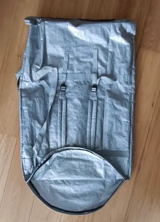 Tabla de bodyboard azul y funda