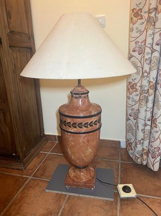 Lámparas de mesa de mármol y tela