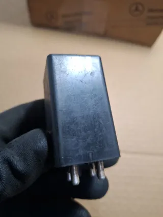 Relè original 0035458305 w202 w210