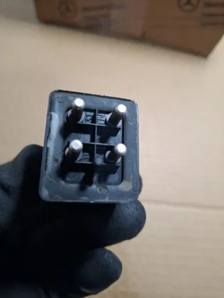 Relè original 0035458305 w202 w210