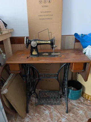 Máquina de coser Singer antigua