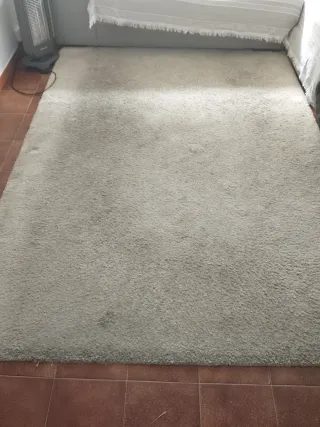 Alfombra beige y gris de poliéster