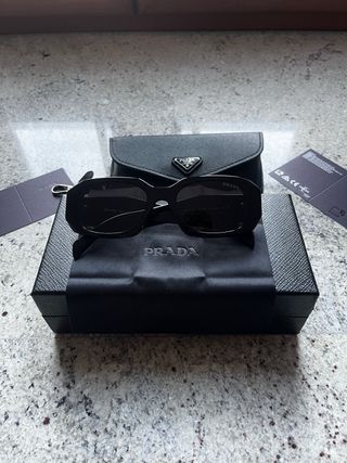 Occhiali da sole Prada rettangolari neri