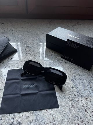 Occhiali da sole Prada rettangolari neri