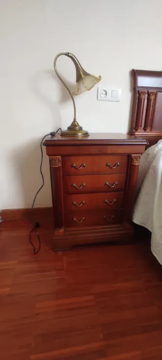 Dormitorio completo de madera.