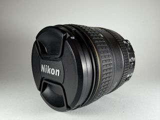 Nikkor 16-80mm f/2.8-4 VR DX como nuevo