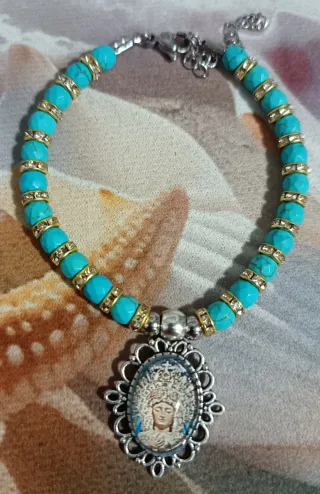 Pulseras hechas y colgantes hechos a mano
