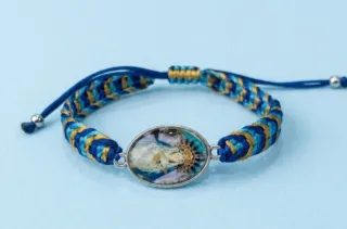 Pulseras hechas y colgantes hechos a mano